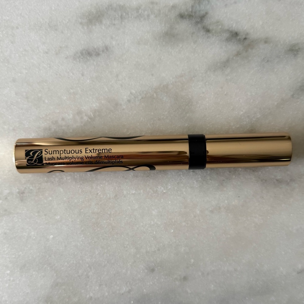 Estée Lauder Sumptuous Extreme Lash Multiplying
Volume Mascara - BLACK - Picture 3 of 4